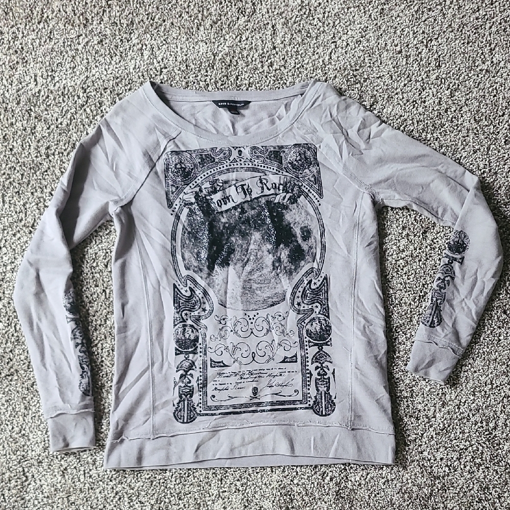 Rock & Republic Gray Graphic Long Sleeve Top